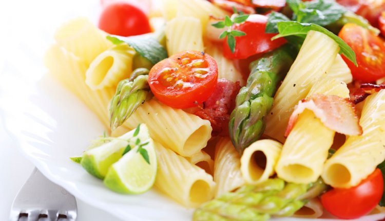 penne met asperges en ham