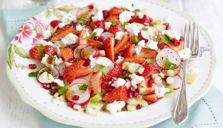 Friszoete aardbeiensalade Friszoete aardbeiensalade