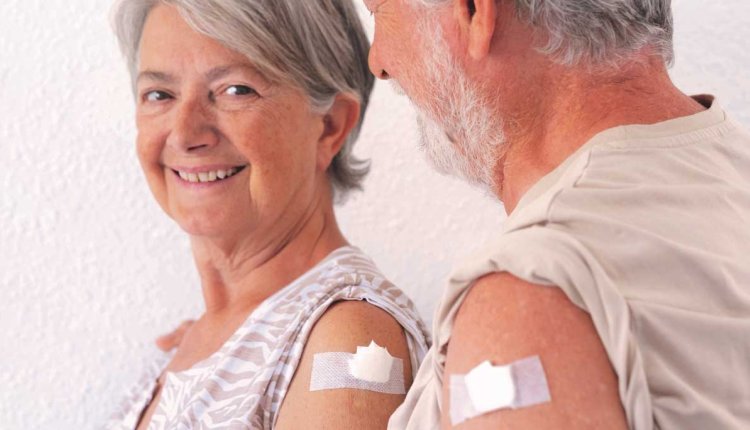 Ouder echtpaar heeft pneumokokkenvaccinatie gehad
