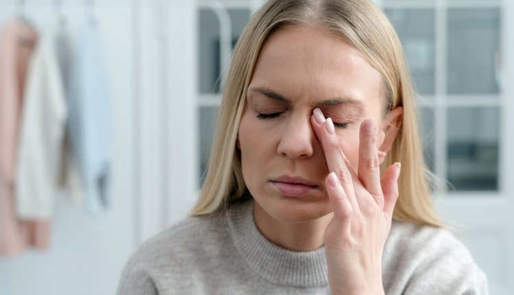 Vrouw heeft last van droge ogen