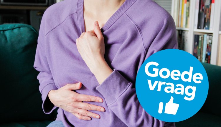 vrouw in paarse trui met paniekaanval