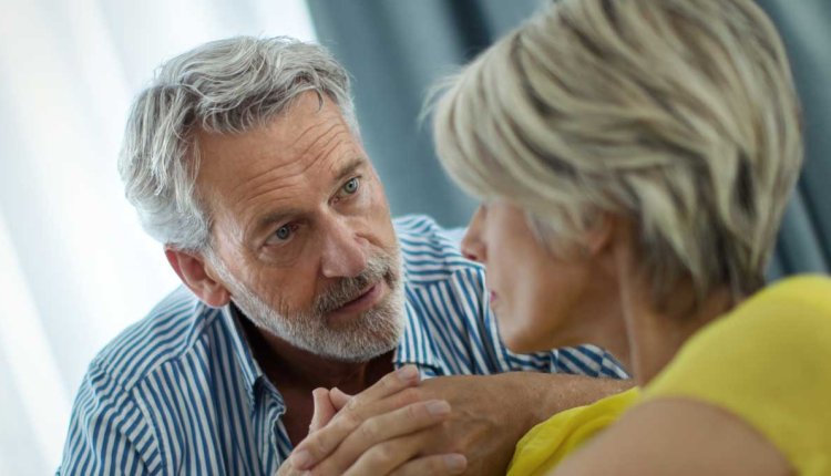 man en vrouw in gesprek