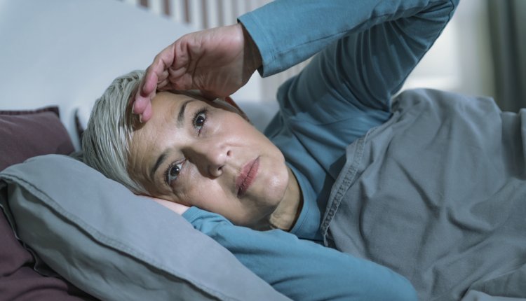 vrouw met dementie slaapt slecht