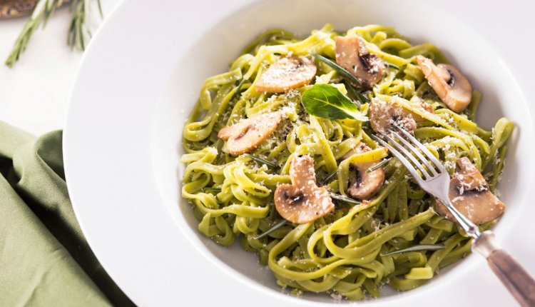 Tagliatelle met spinazie en champignons Tagliatelle met spinazie en champignons