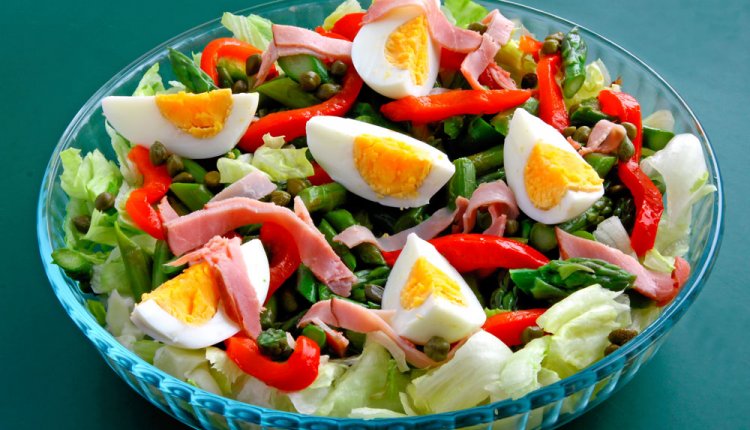 Voorjaarssalade met asperge en ei Voorjaarssalade met asperge en ei
