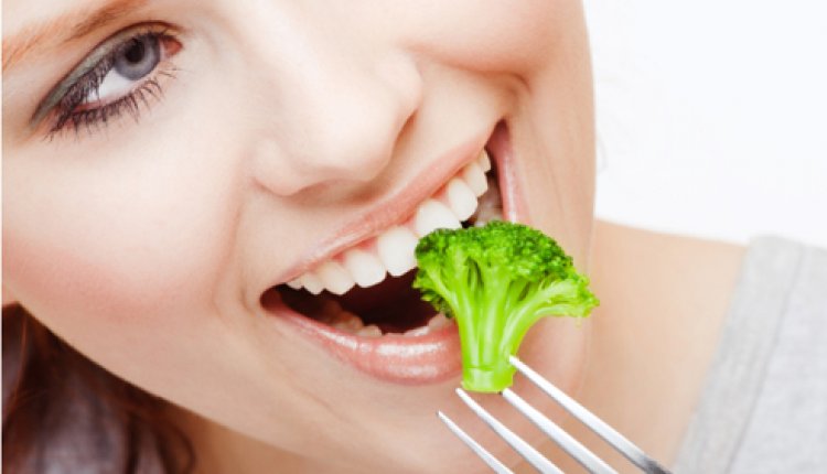 Vrouw broccoli