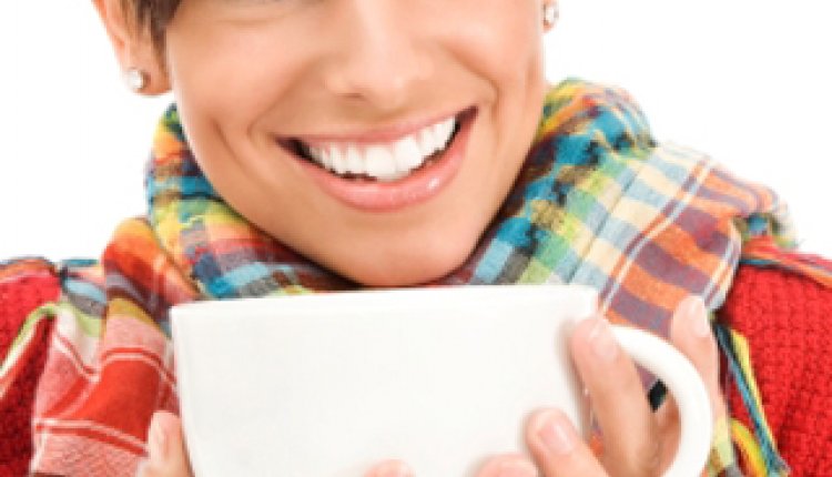 Vrouw drinkt koffie