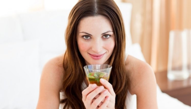 Glas thee vrouw