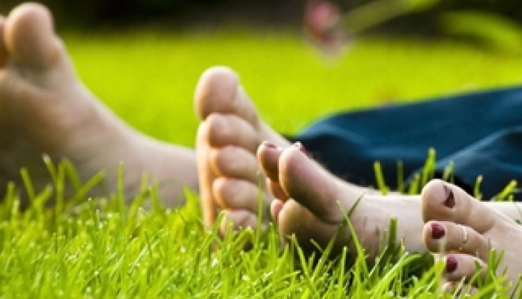 Voeten in gras