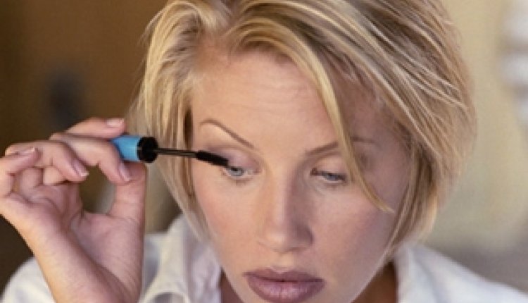 Vrouw mascara