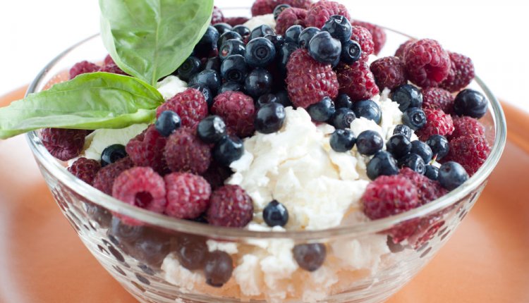 bosvruchtenmoes met cottage cheese