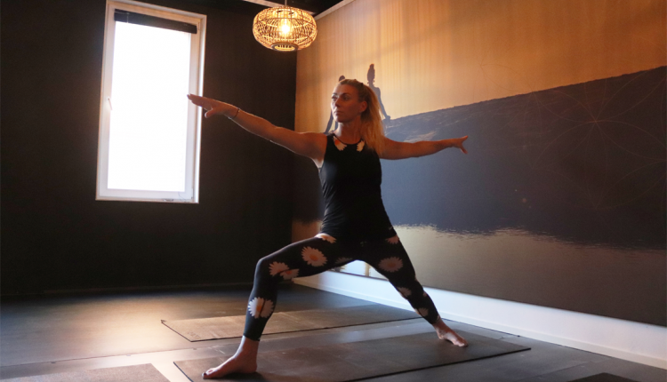 Yoga-instructrice Bianca Visser