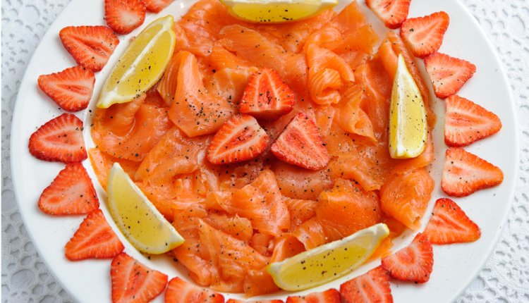 Aardbeien met gerookte zalm Aardbeien met gerookte zalm