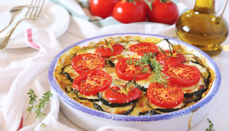 Courgette-tomatengratin met macaroni | Gezondheidsnet