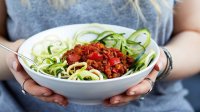 Courgette pasta uit een pan