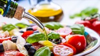 Salade caprese met olijfolie