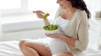 zwanger-vrouw-salade