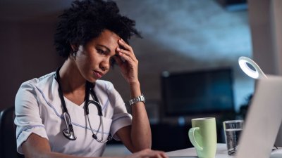 Veroorzaakt nacht- of ploegendienst migraine?
