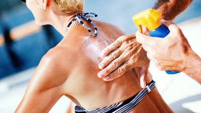 4 op de 10 Nederlanders denkt dat zonnebrandcrème huidkanker veroorzaakt
