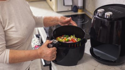 Is een airfryer gezonder dan een magnetron?