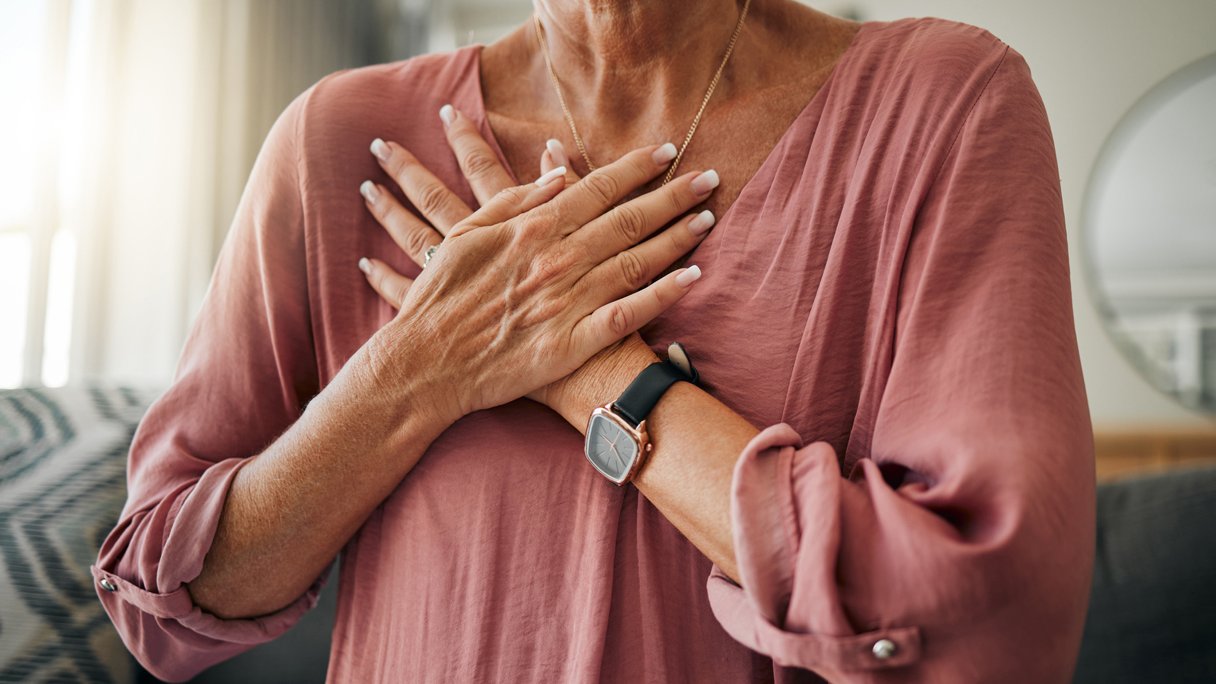 Pijn op de borst? Dit gebeurt er als je de huisarts belt | Gezondheidsnet