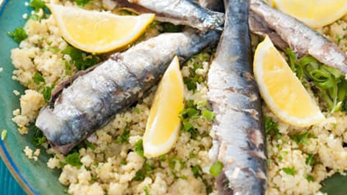 Gegrilde sardines met couscoussalade