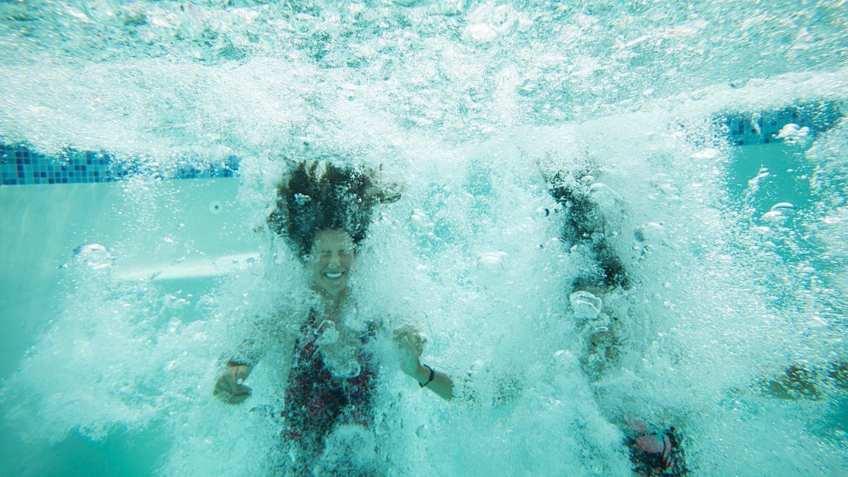 Waarom je altijd moet douchen na een frisse duik in het zwembad
