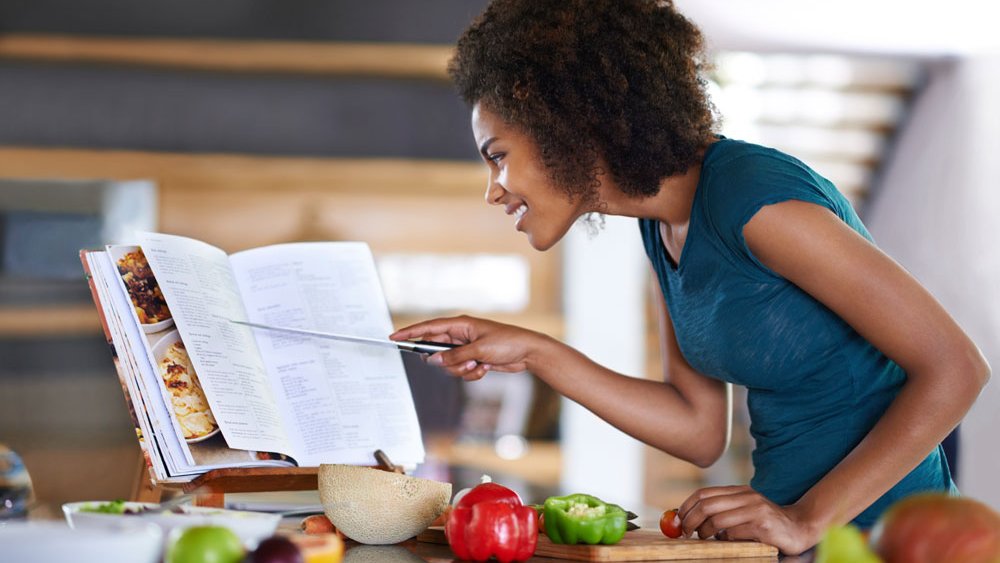 Vol gevoel in maag: hoe kom ik er vanaf? | Gezondheidsnet