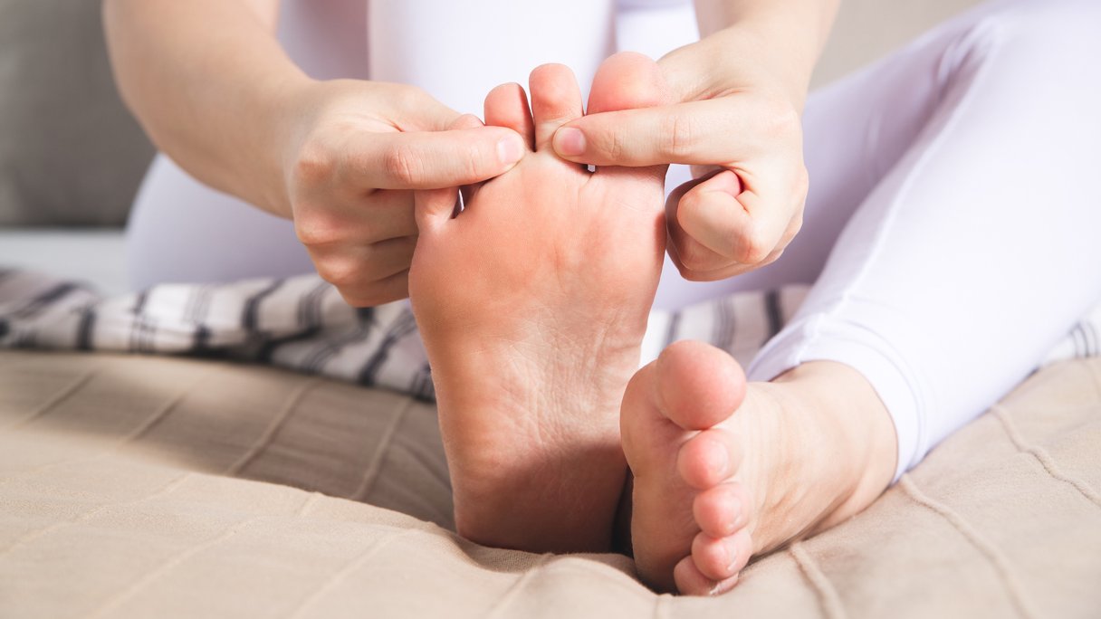 Wat kan ik doen aan stijve voeten en kramp? | Gezondheidsnet