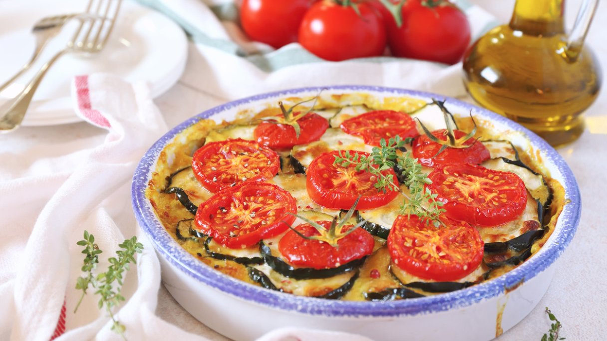 Courgette-tomatengratin met macaroni | Gezondheidsnet
