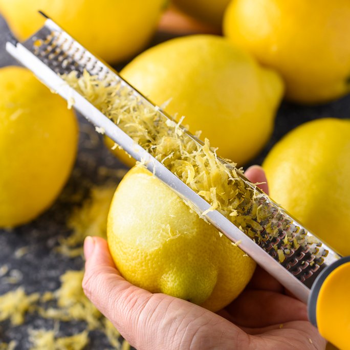 Proberen Festival Verdorie Hoe veilig is geraspte citroenschil? | Gezondheidsnet