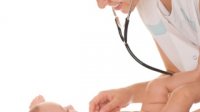 Baby bij de dokter