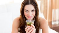 Glas thee vrouw