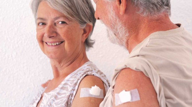 Ouder echtpaar heeft pneumokokkenvaccinatie gehad