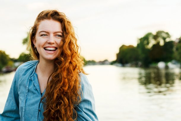 vrouw-water-blij