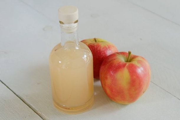 Appels en zelfgemaakte appelazijn 