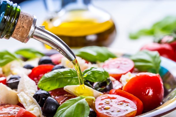 Salade caprese met olijfolie