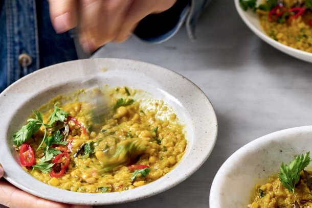 Dal met mais en spinazie