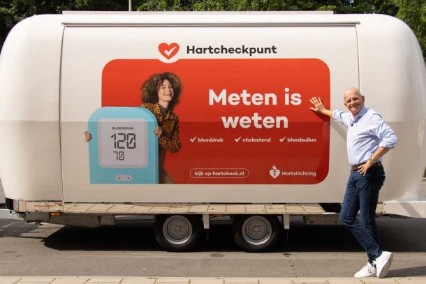 Directeur van de Hartstichting Hans Snijder bij de Hartcheckbus 